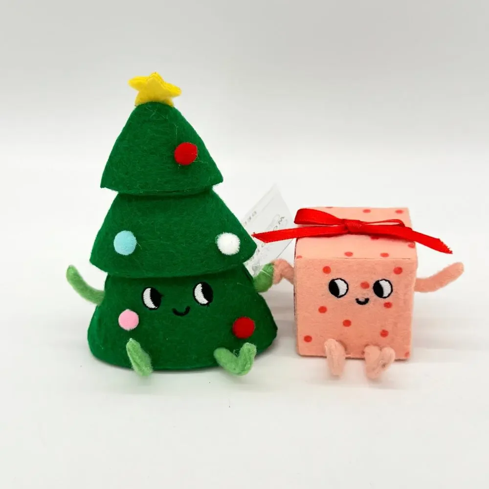 2023 Target Wondershop Duo Christmas Tree And Pink Present Figure NEW